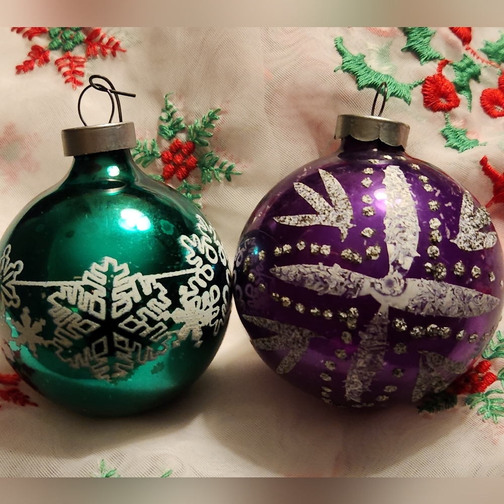 Lot of 7 vintage glass Christmas ornaments